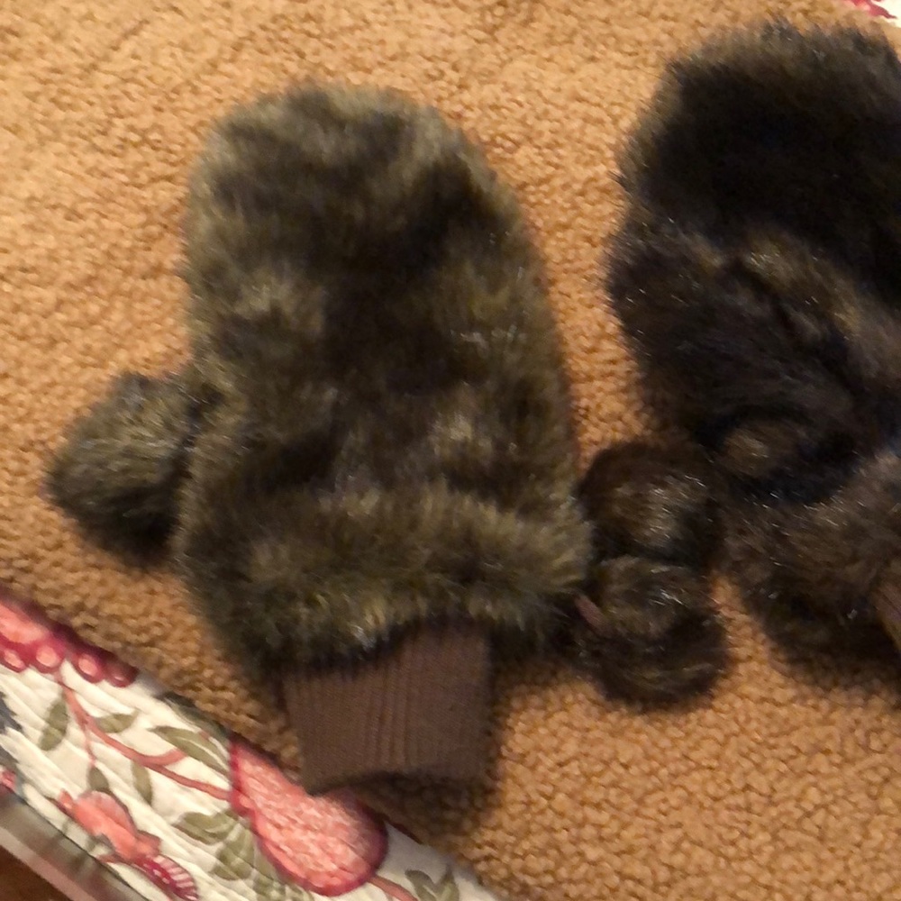 Never worn H and M mittens